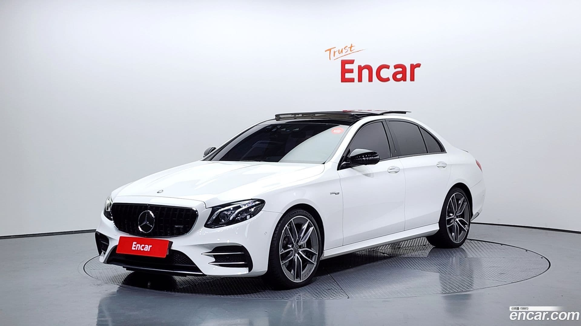 Main__Slider__Photo:E-Class Mercedes-Benz 2019.11-0