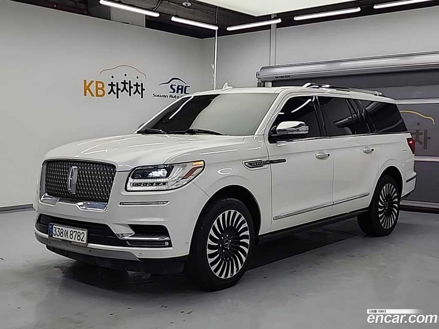 Main__Slider__Photo:Navigator Lincoln 2019.6-0