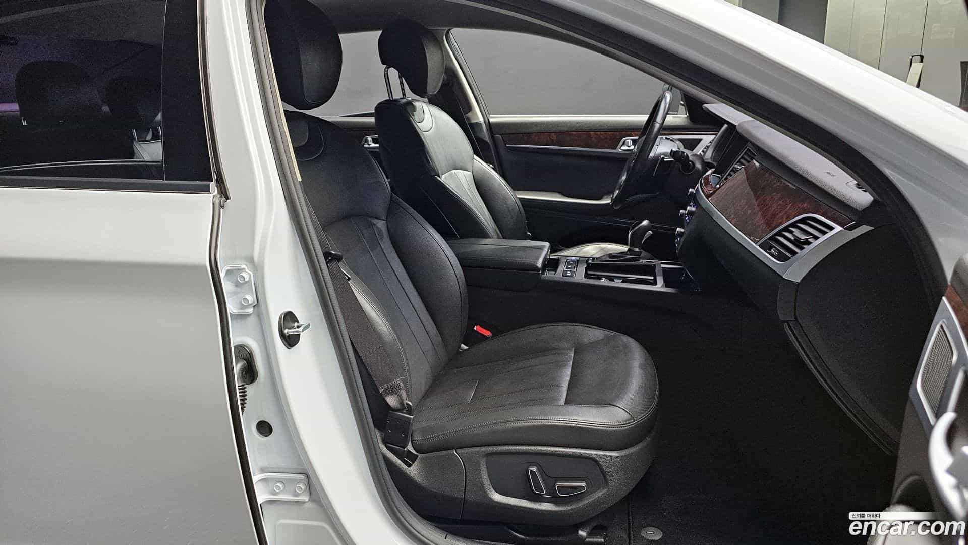 Genesis Hyundai 2016.1-INNER-010