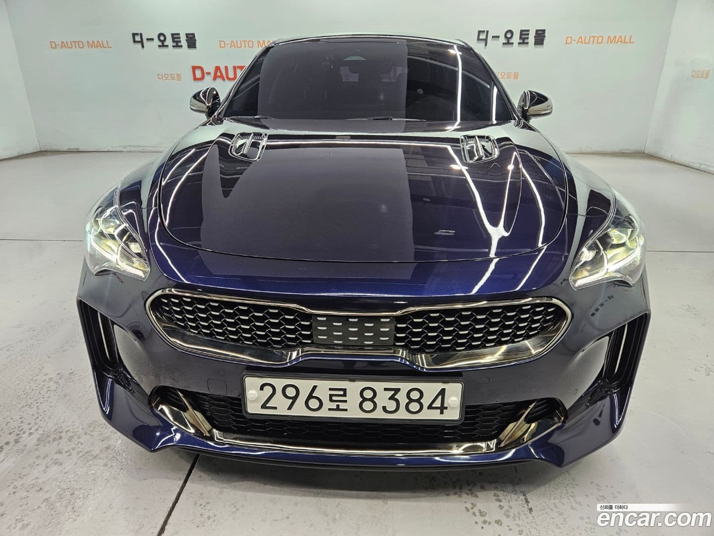 Main__Slider__Photo:Stinger Kia 2022.1-0