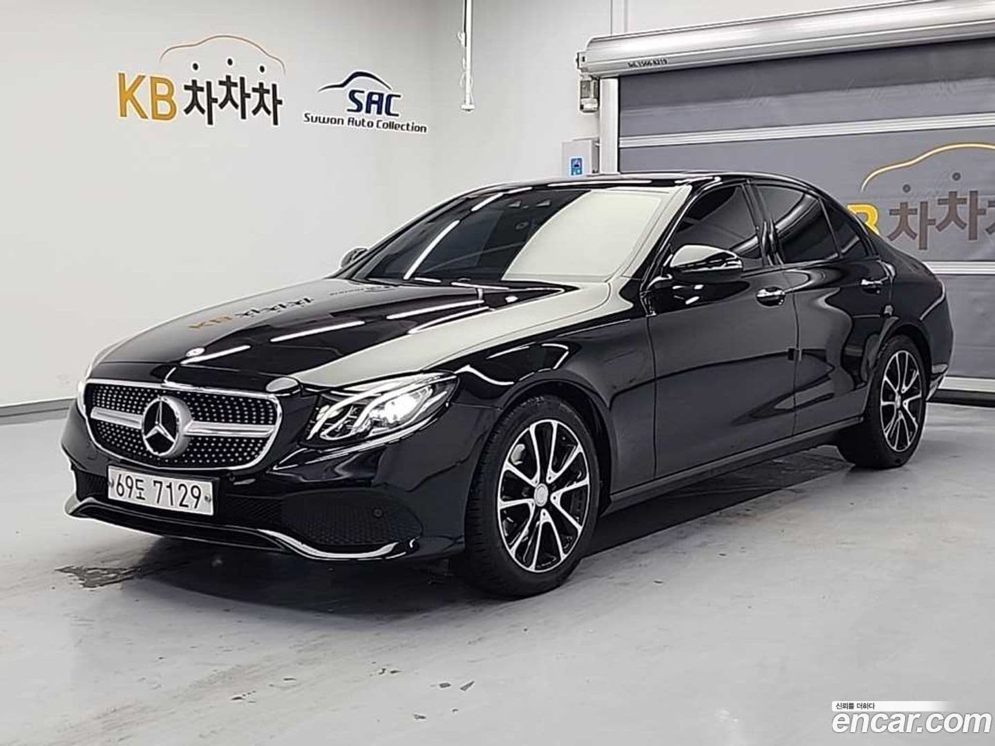 Main__Slider__Photo:E-Class Mercedes-Benz 2017.0-0