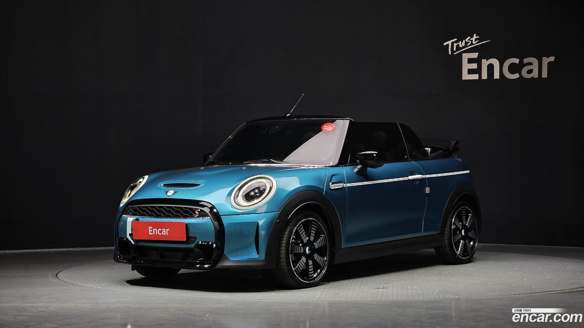 Main__Slider__Photo:Cooper Convertible Mini 2023.4-0