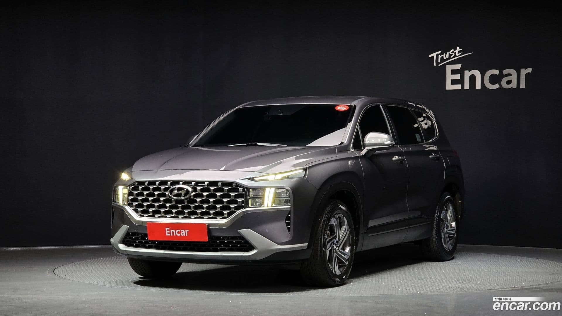 Main__Slider__Photo:Santafe Hyundai 2022.3-0