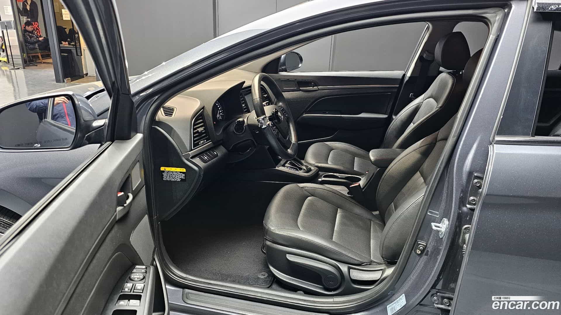 AVANTE Hyundai 2016.5-INNER-010