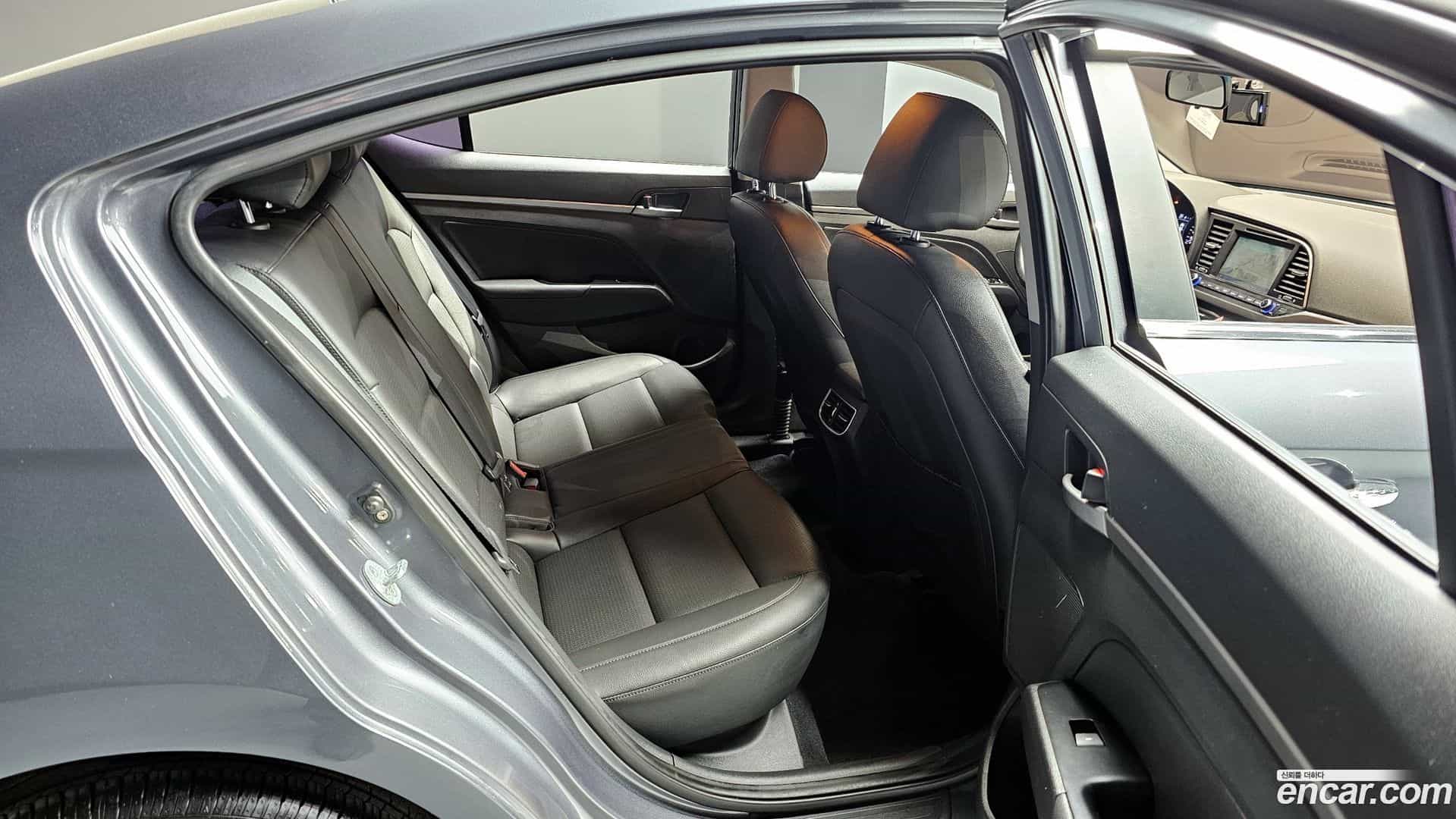 AVANTE Hyundai 2016.5-OPTION-016