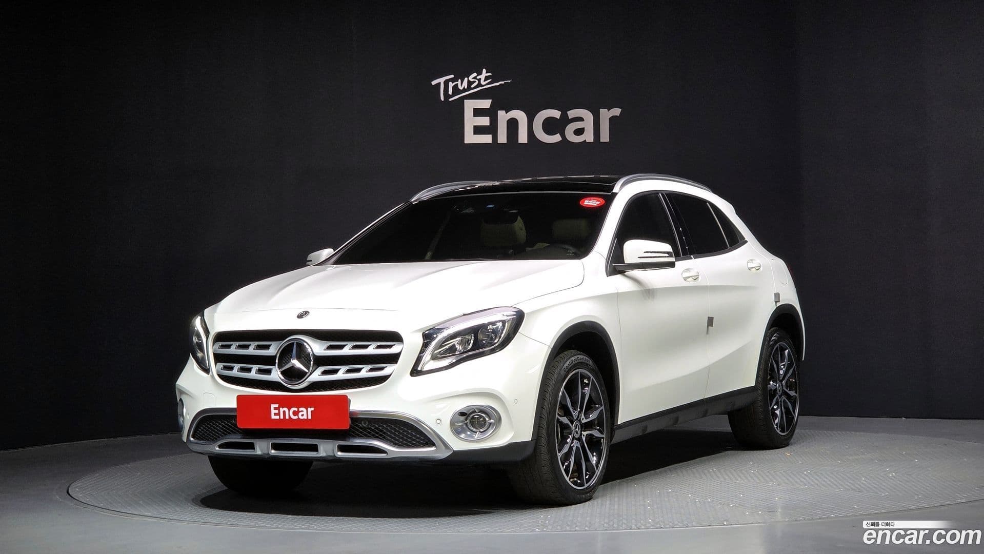 Main__Slider__Photo:GLA-Class Mercedes-Benz 2018.4-0