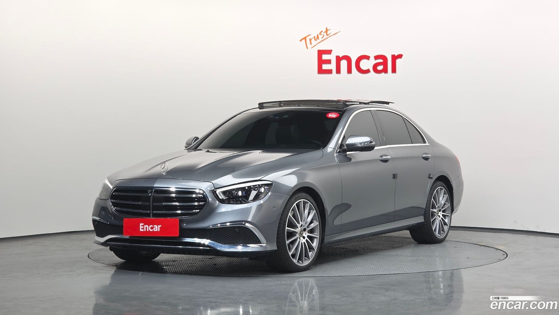 Main__Slider__Photo:E-Class Mercedes-Benz 2022.6-0