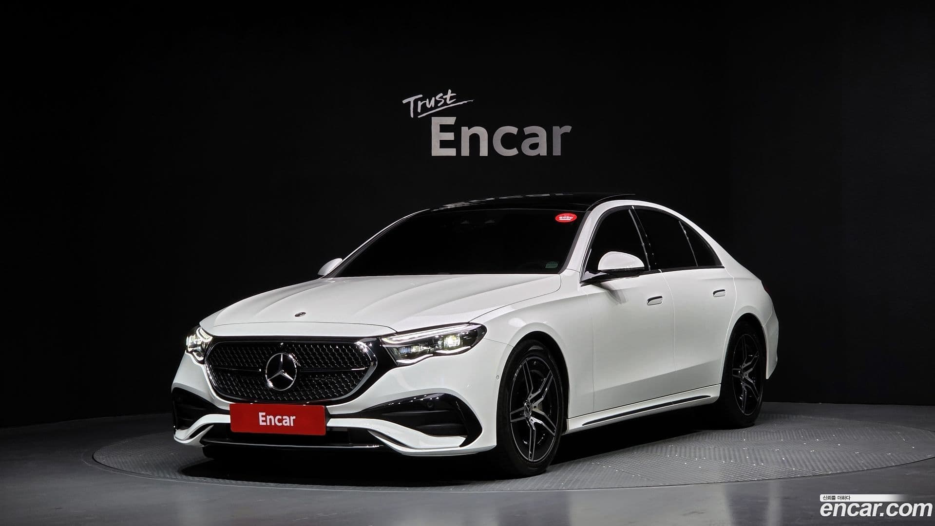 Main__Slider__Photo:E-Class Mercedes-Benz 2025.4-0