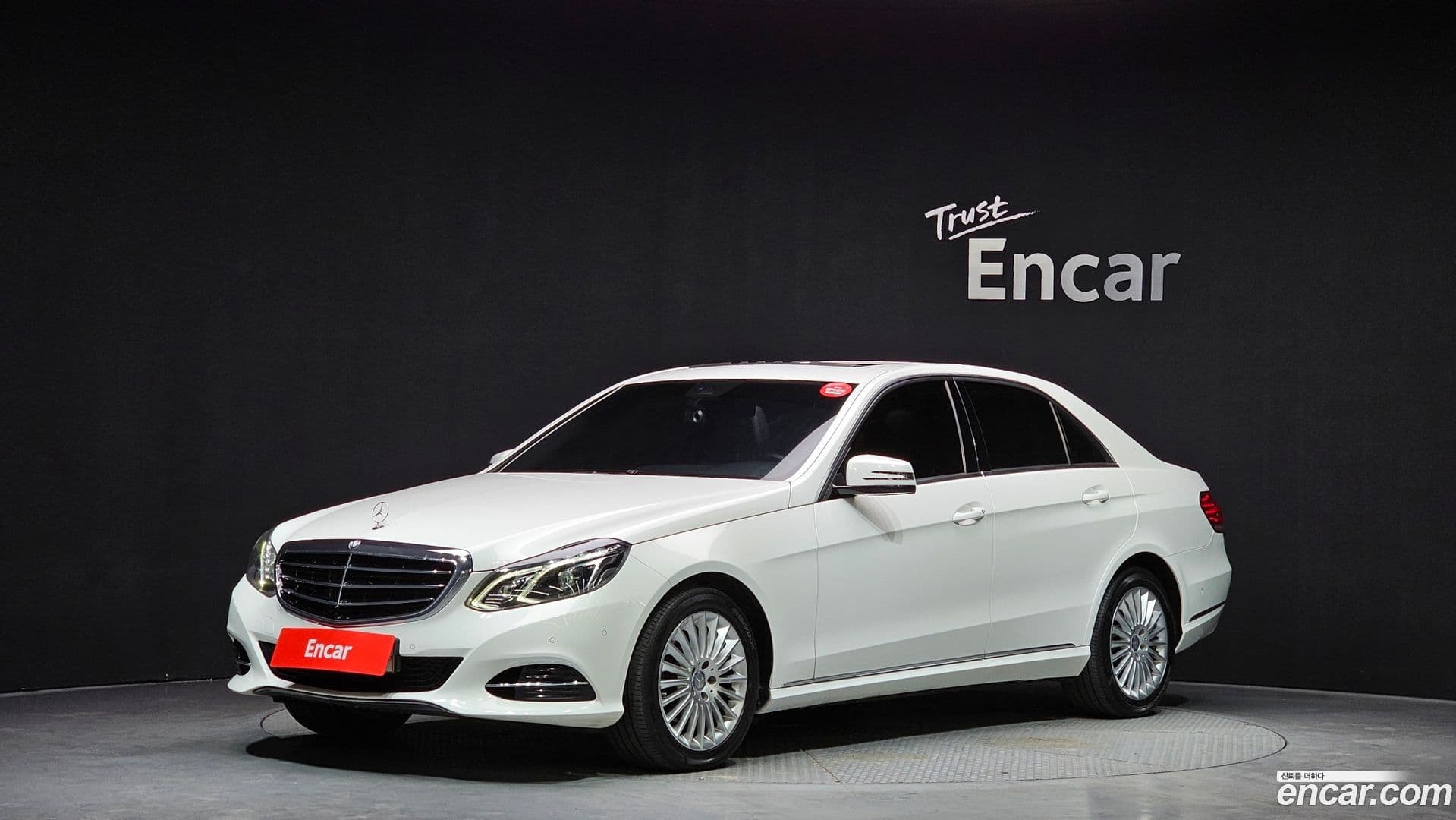 Main__Slider__Photo:E-Class Mercedes-Benz 2014.0-0