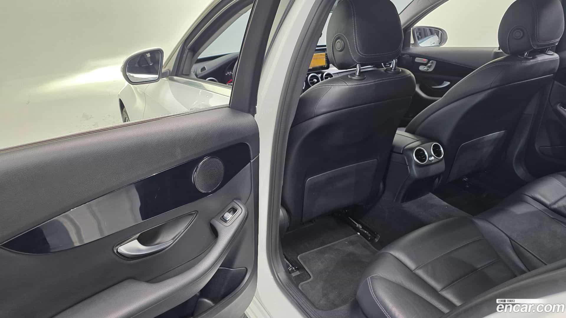 C-Class Mercedes-Benz 2019.11-OPTION-023
