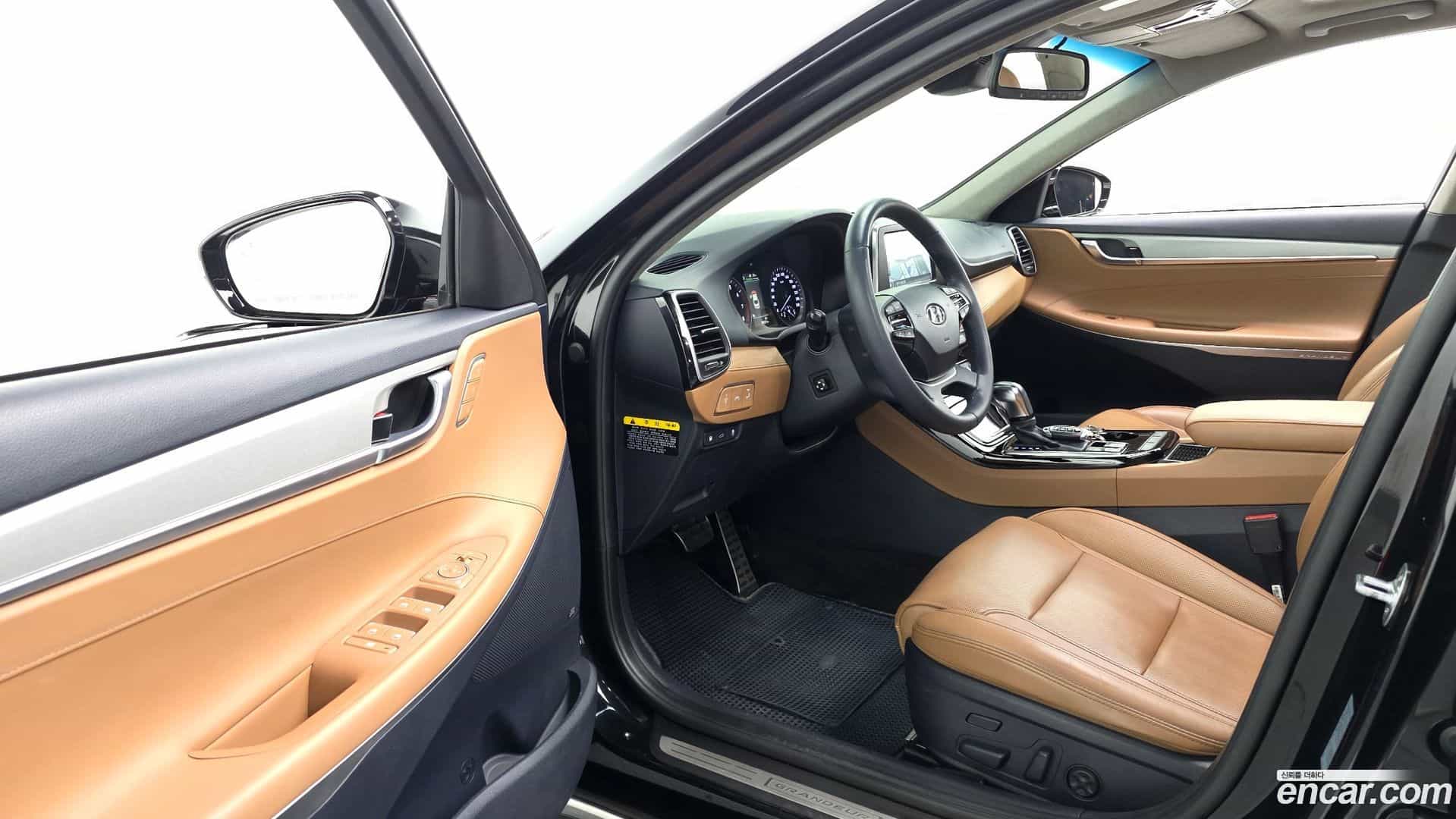 Grandeur Hyundai 2017.8-OPTION-015