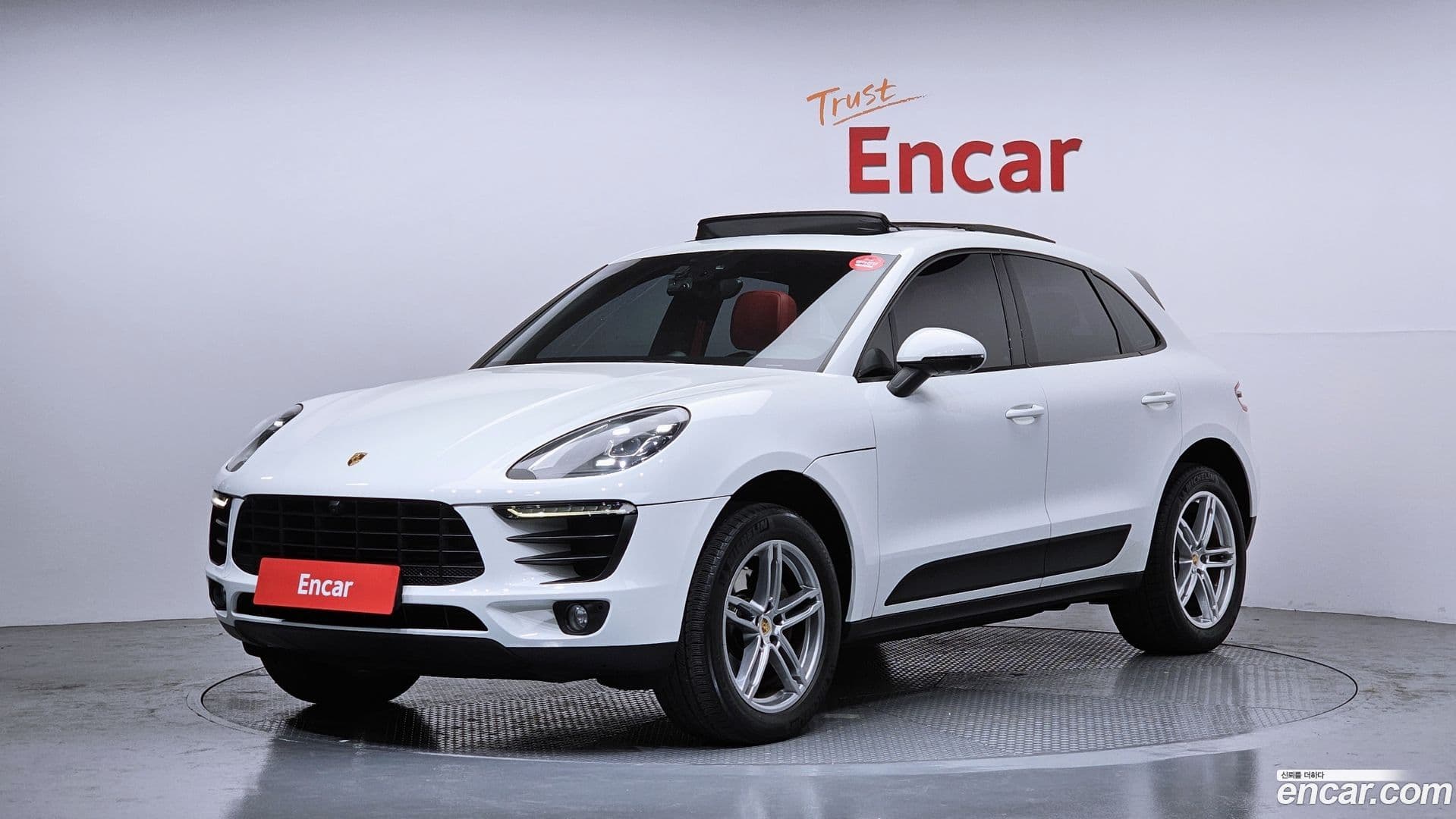 Main__Slider__Photo:Macan Porsche 2018.7-0