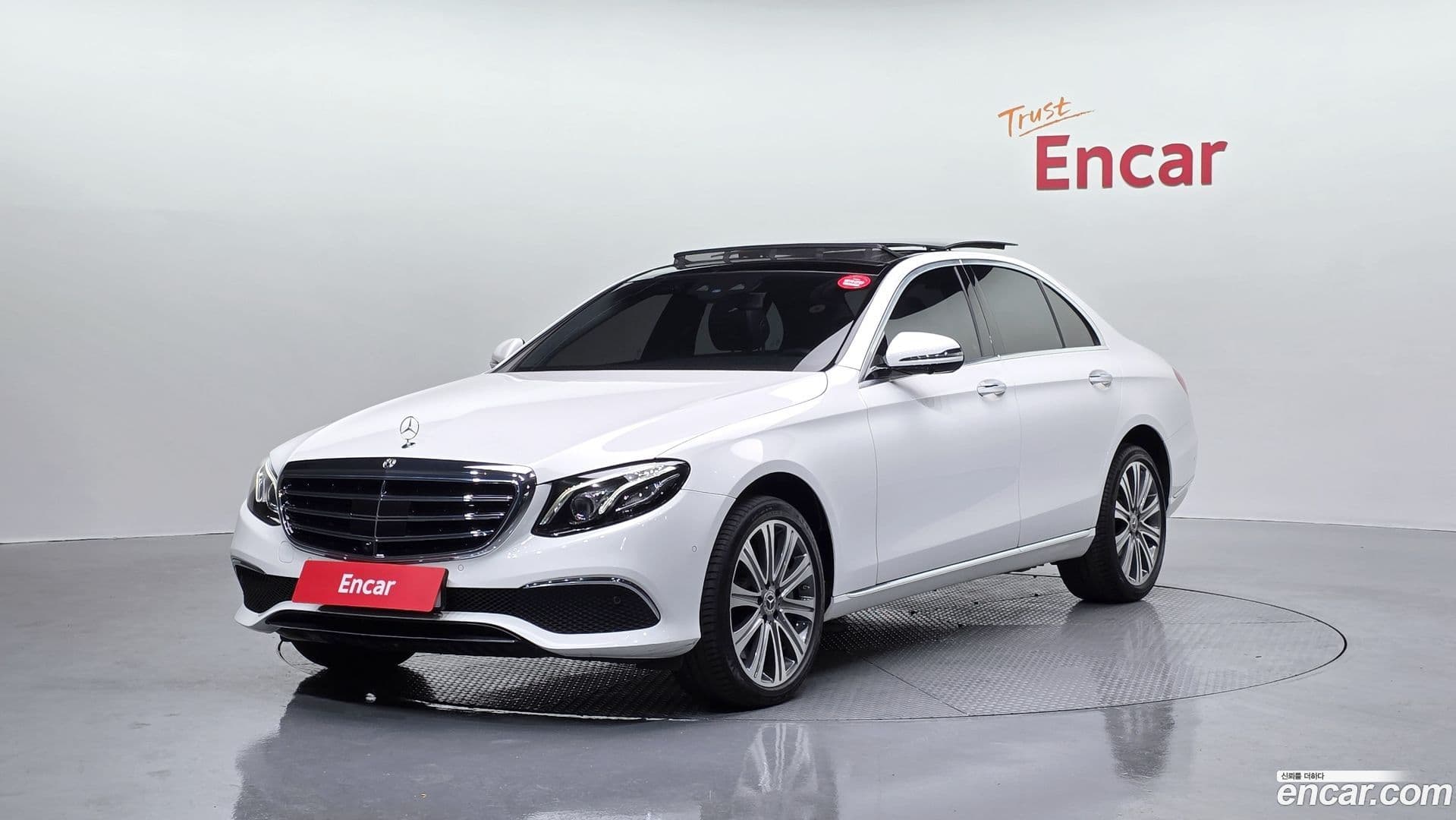 Main__Slider__Photo:E-Class Mercedes-Benz 2017.6-0