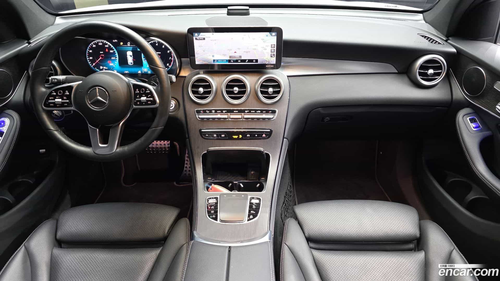 GLC-Class Mercedes-Benz 2020.1-INNER-007