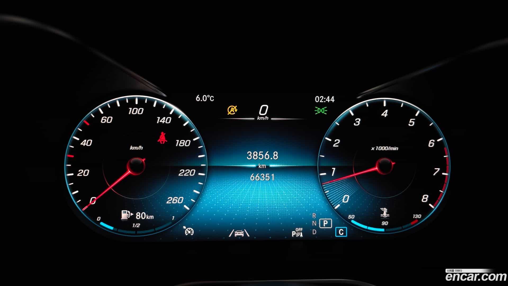 GLC-Class Mercedes-Benz 2020.1-INNER-008