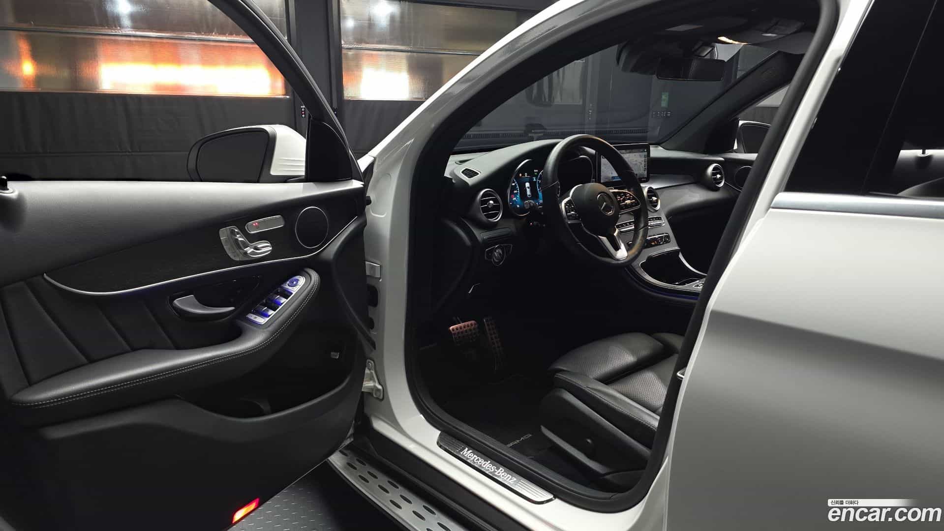GLC-Class Mercedes-Benz 2020.1-INNER-010