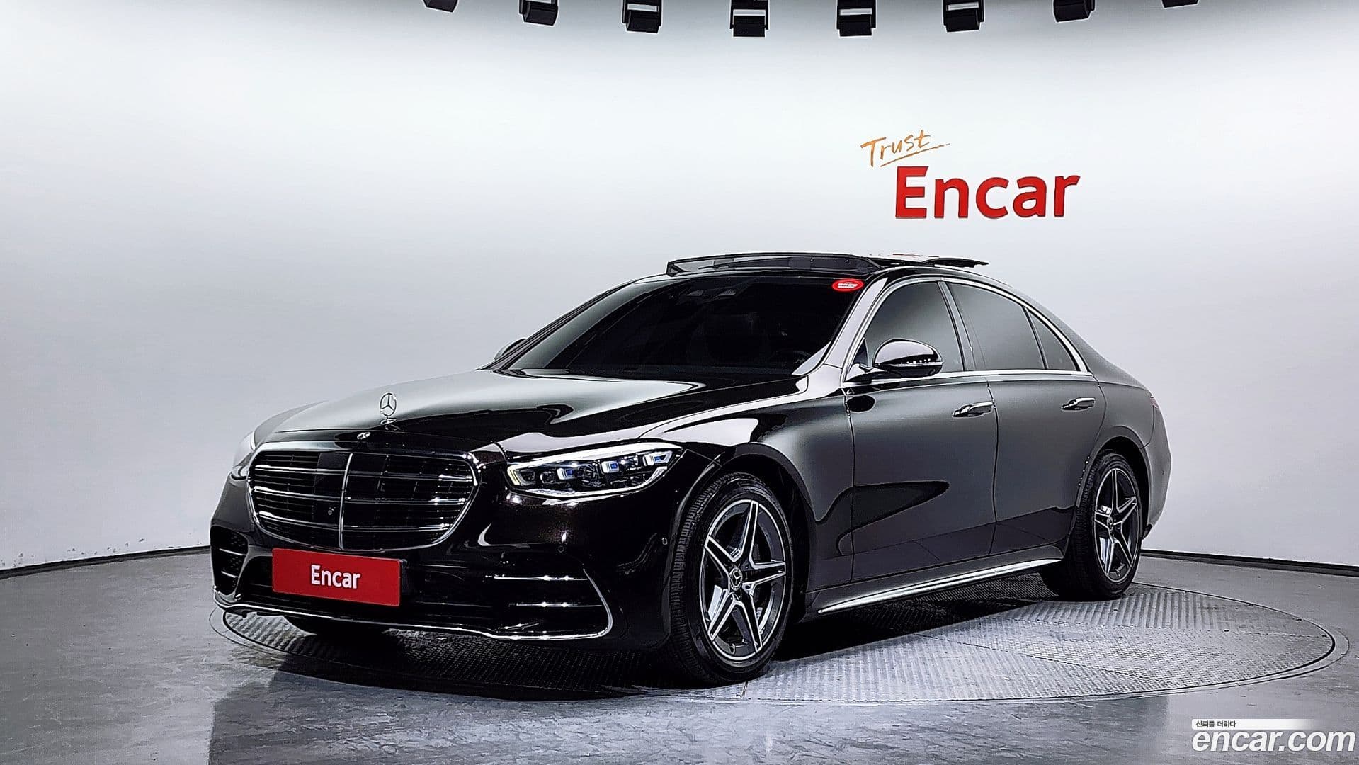 Main__Slider__Photo:S-Class Mercedes-Benz 2021.4-0