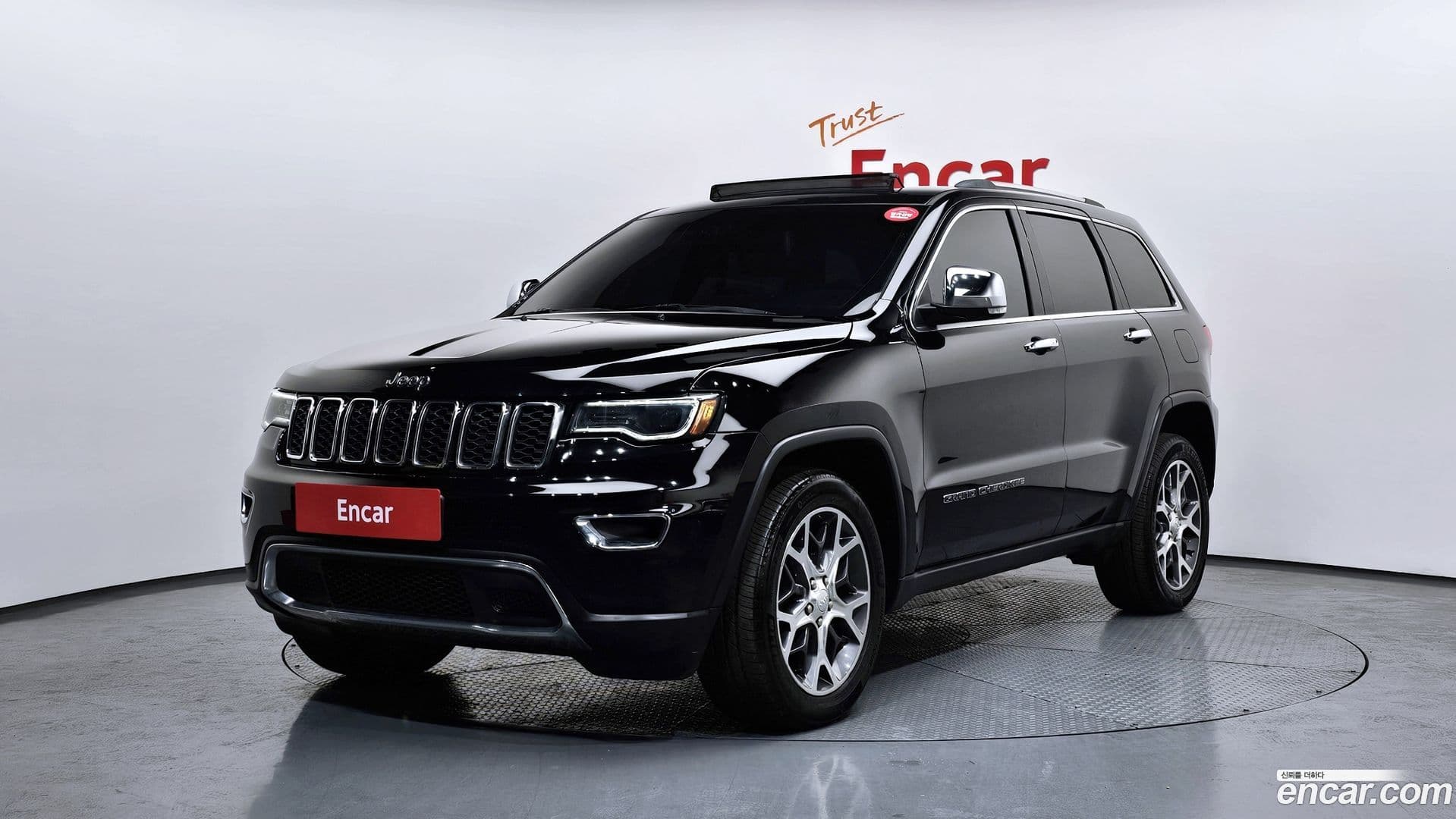 Main__Slider__Photo:Cherokee Jeep 2019.2-0