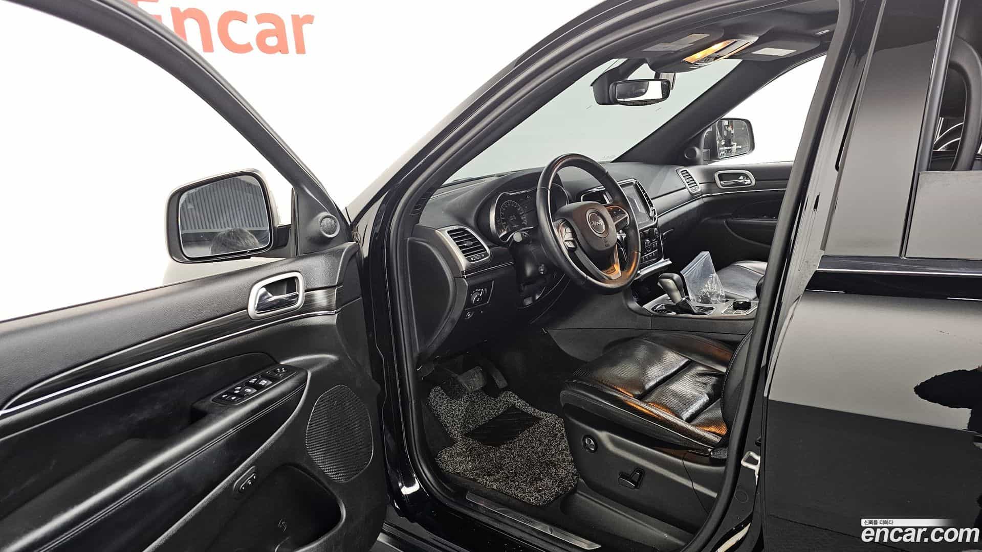 Cherokee Jeep 2019.2-INNER-010
