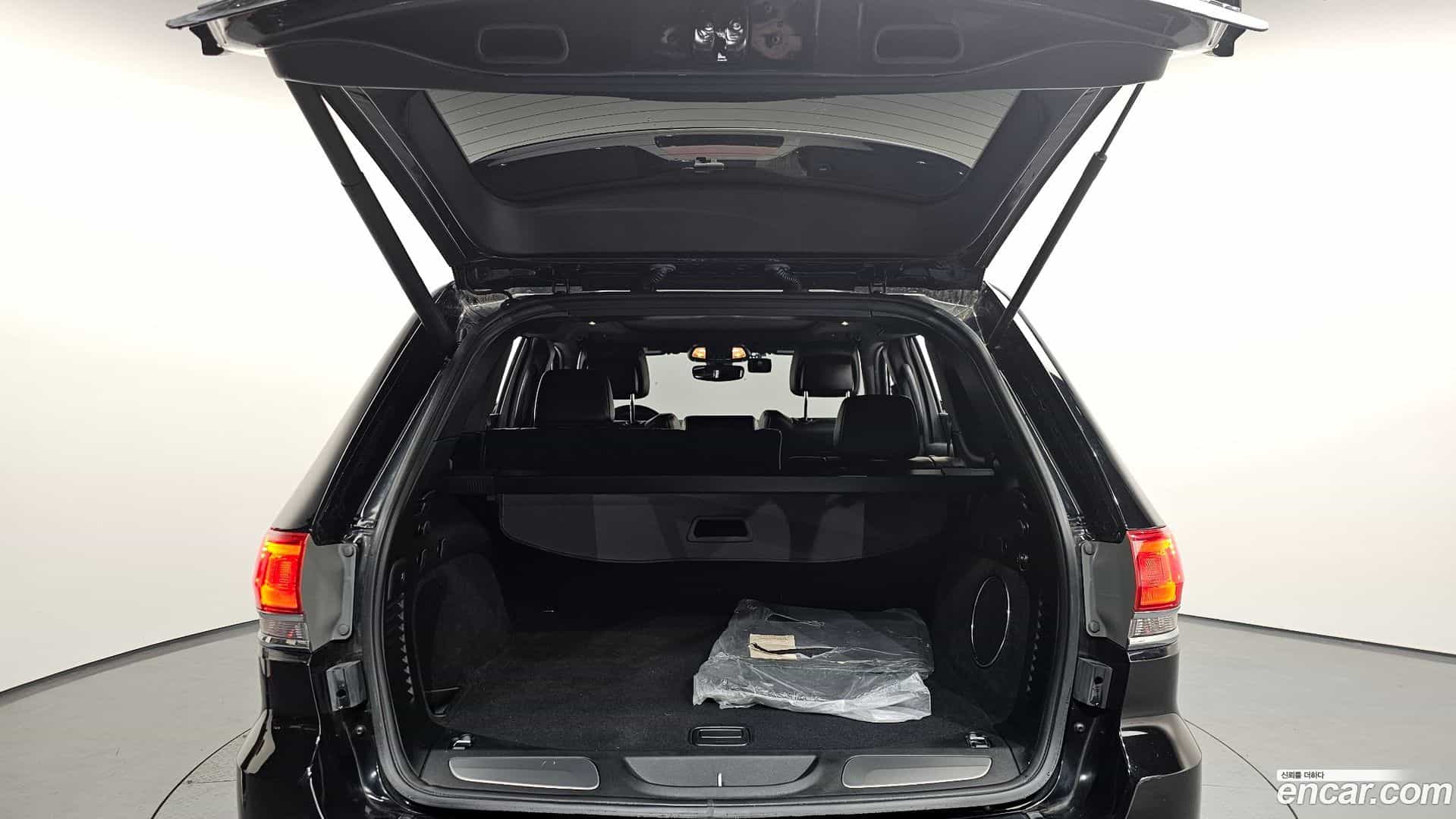 Cherokee Jeep 2019.2-OPTION-024