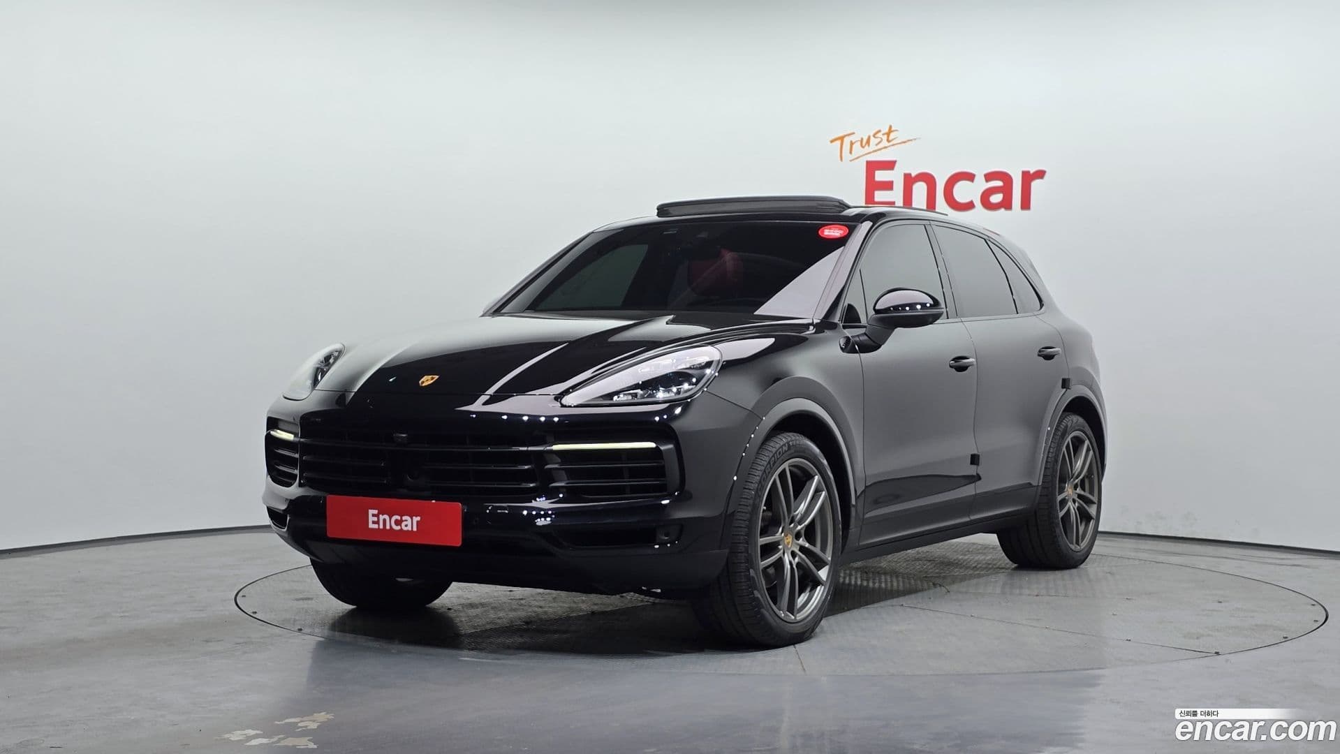 Main__Slider__Photo:Cayenne Porsche 2021.3-0