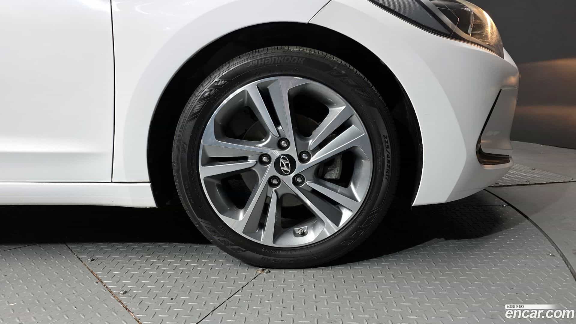 AVANTE Hyundai 2018.4-OUTER-005