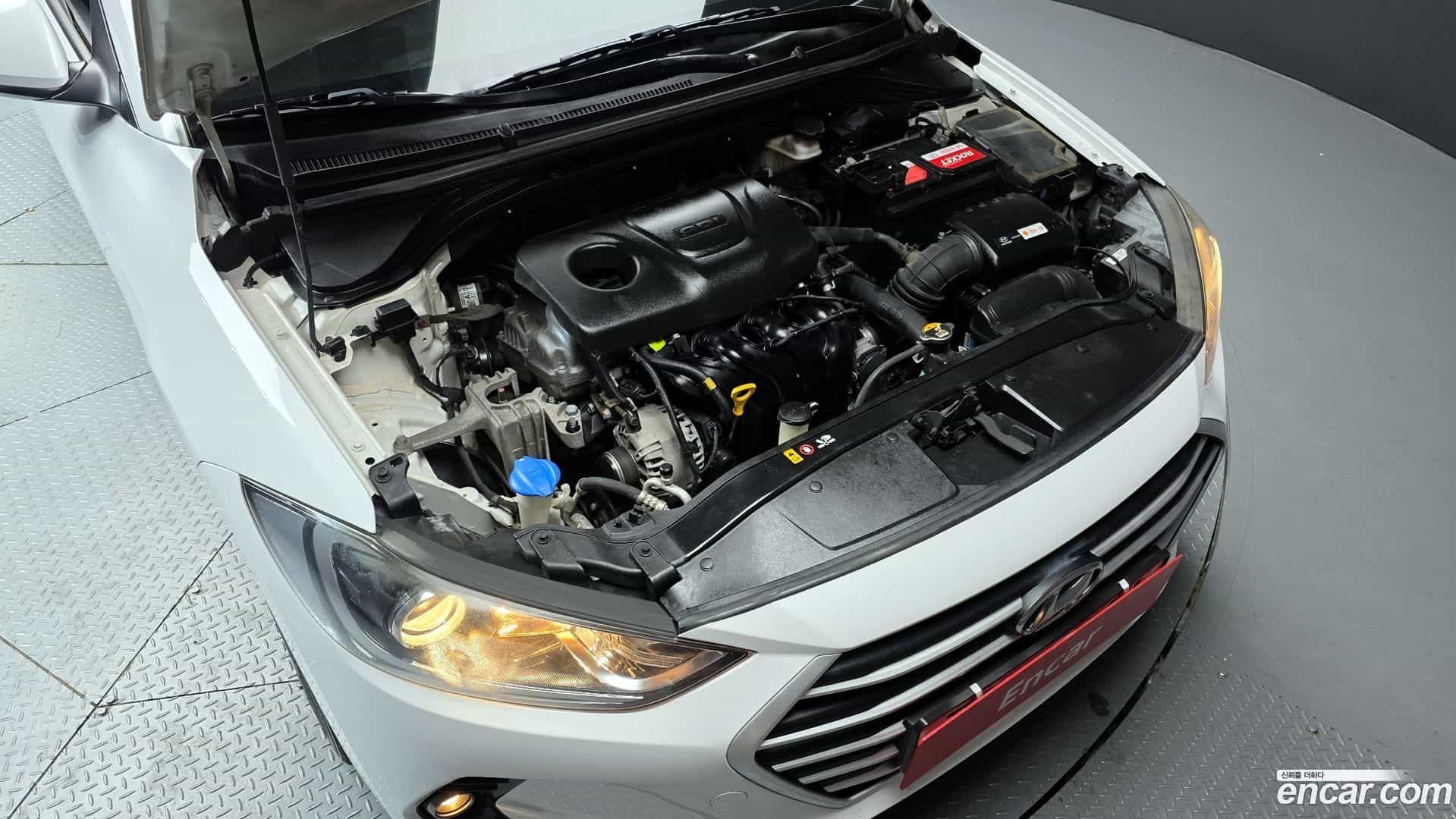 AVANTE Hyundai 2018.4-INNER-006