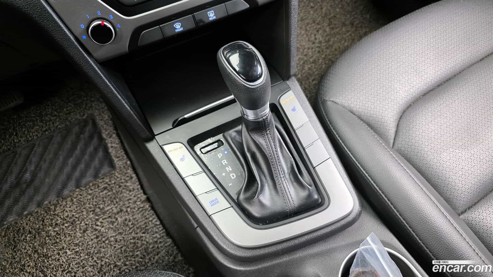 AVANTE Hyundai 2018.4-INNER-009