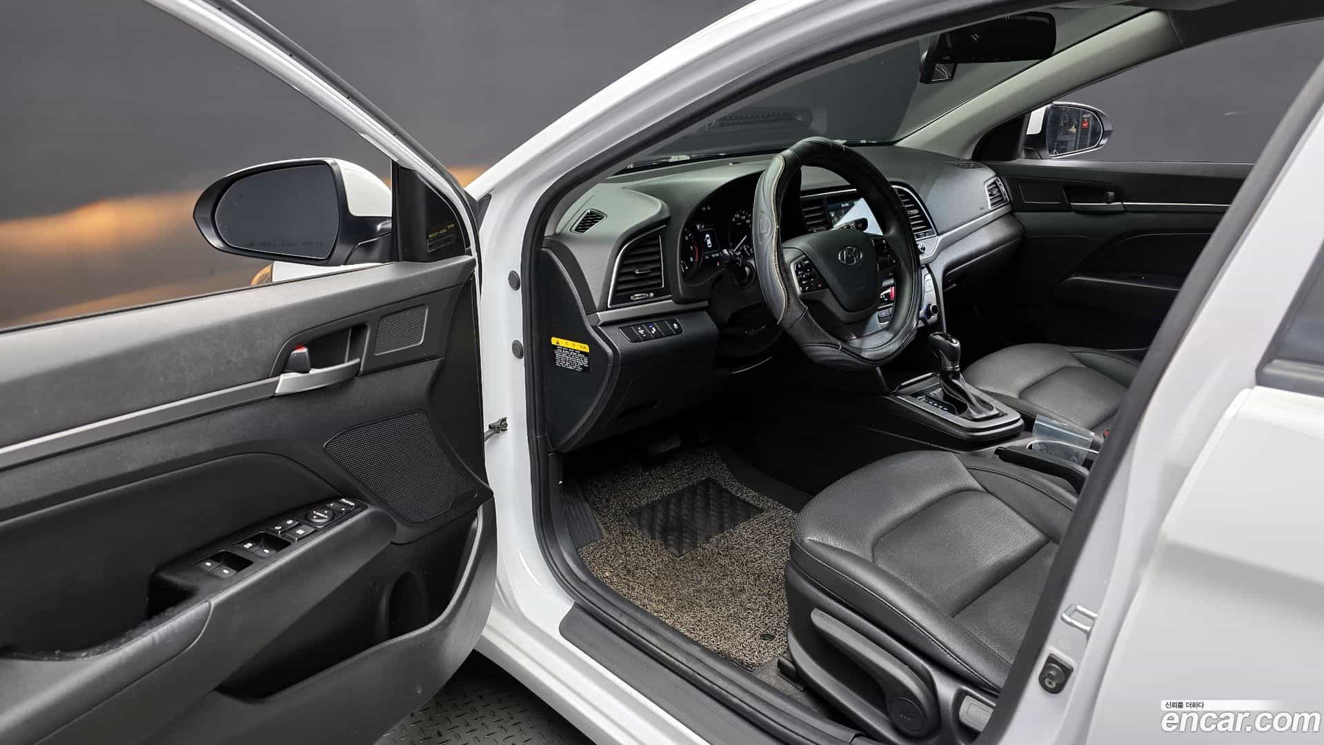 AVANTE Hyundai 2018.4-OPTION-015