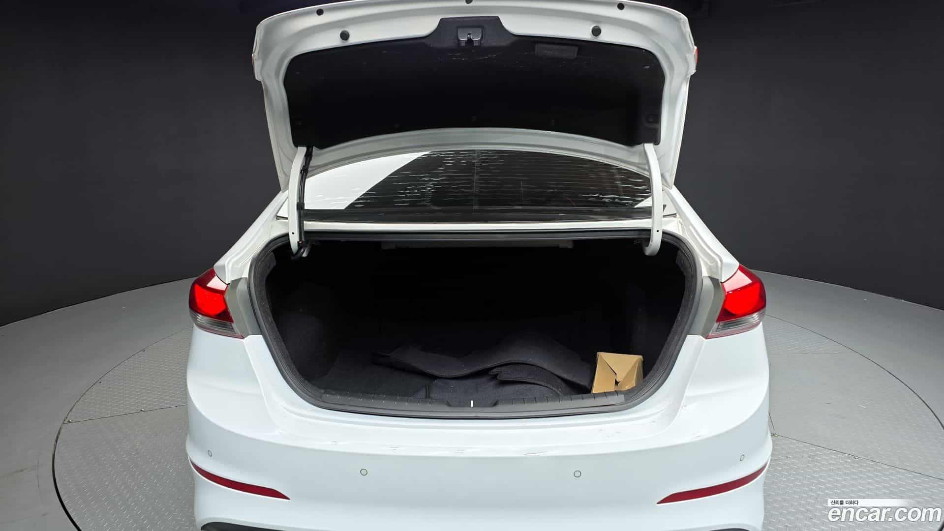 AVANTE Hyundai 2018.4-OPTION-024