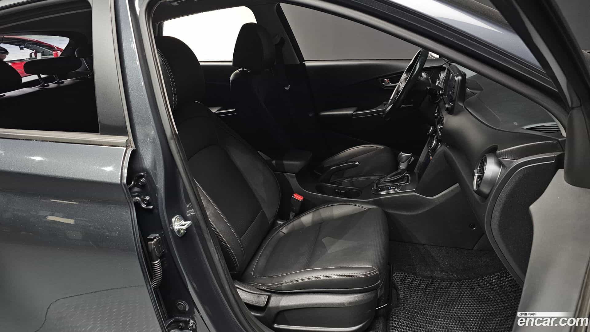 Kona Hyundai 2018.6-INNER-010