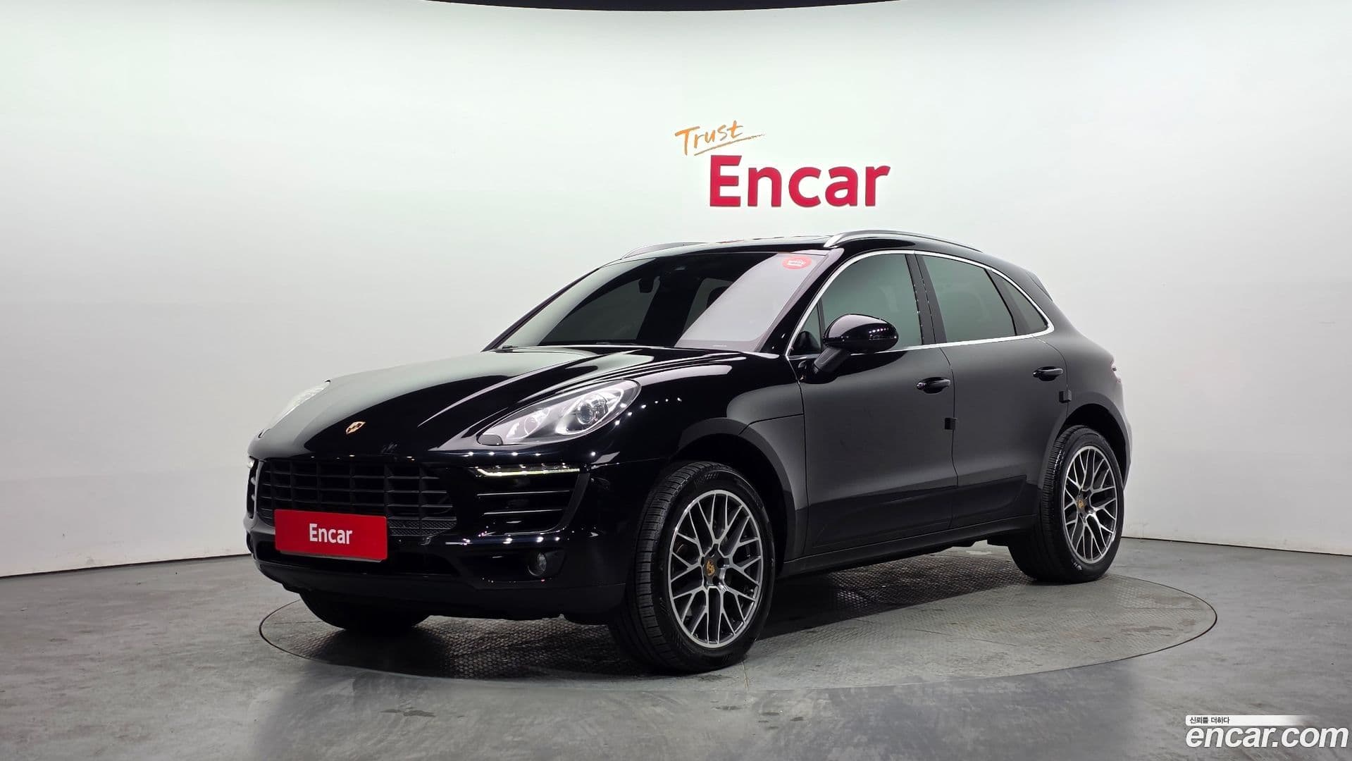 Main__Slider__Photo:Macan Porsche 2016.9-0