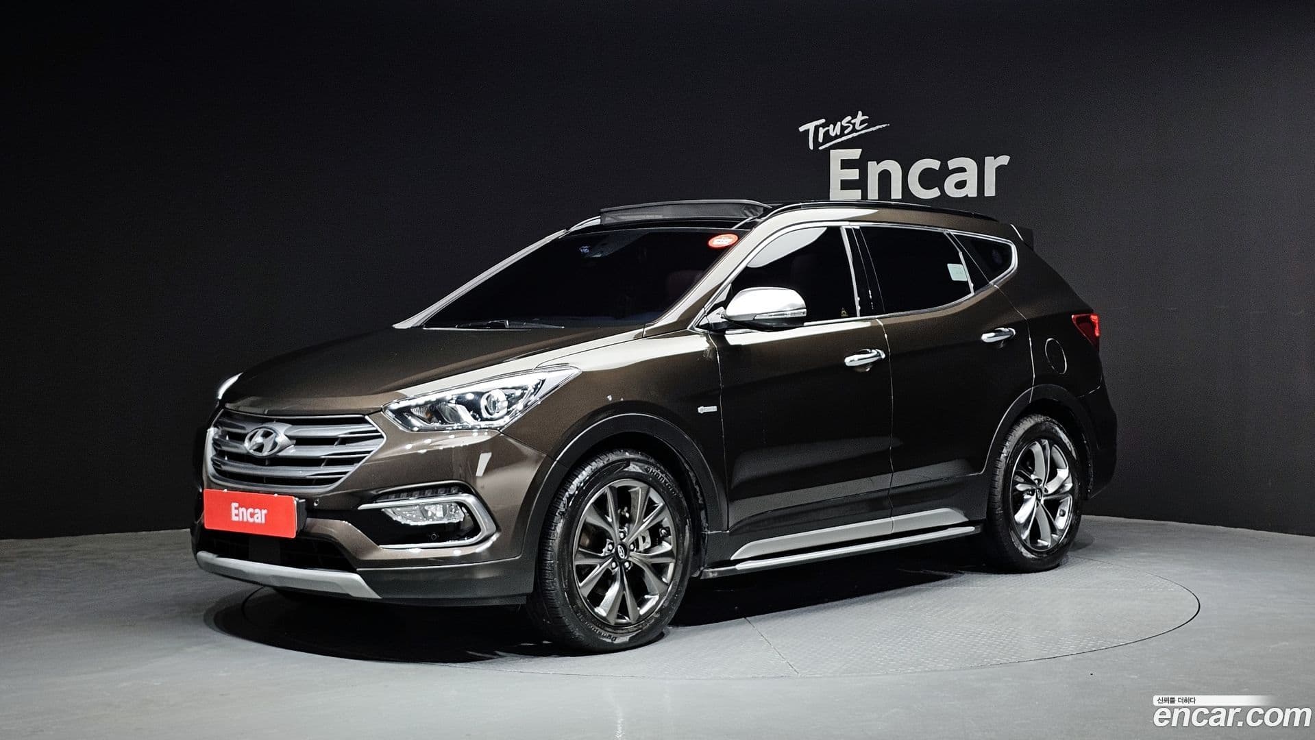 Main__Slider__Photo:Santafe Hyundai 2017.4-0