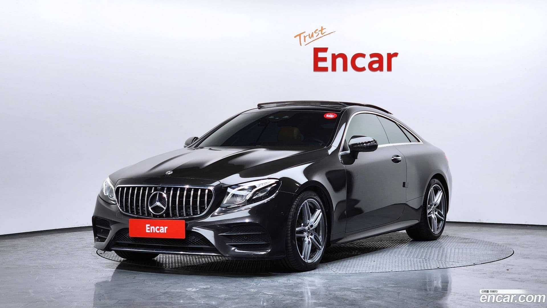 Main__Slider__Photo:E-Class Mercedes-Benz 2019.0-0