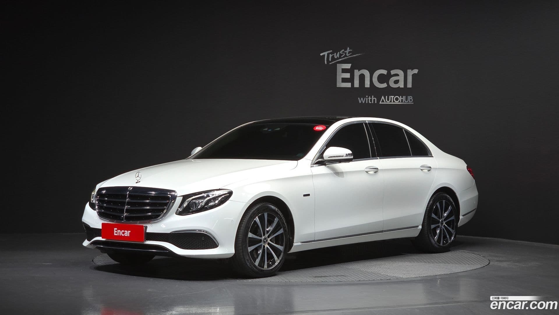 Main__Slider__Photo:E-Class Mercedes-Benz 2019.10-0