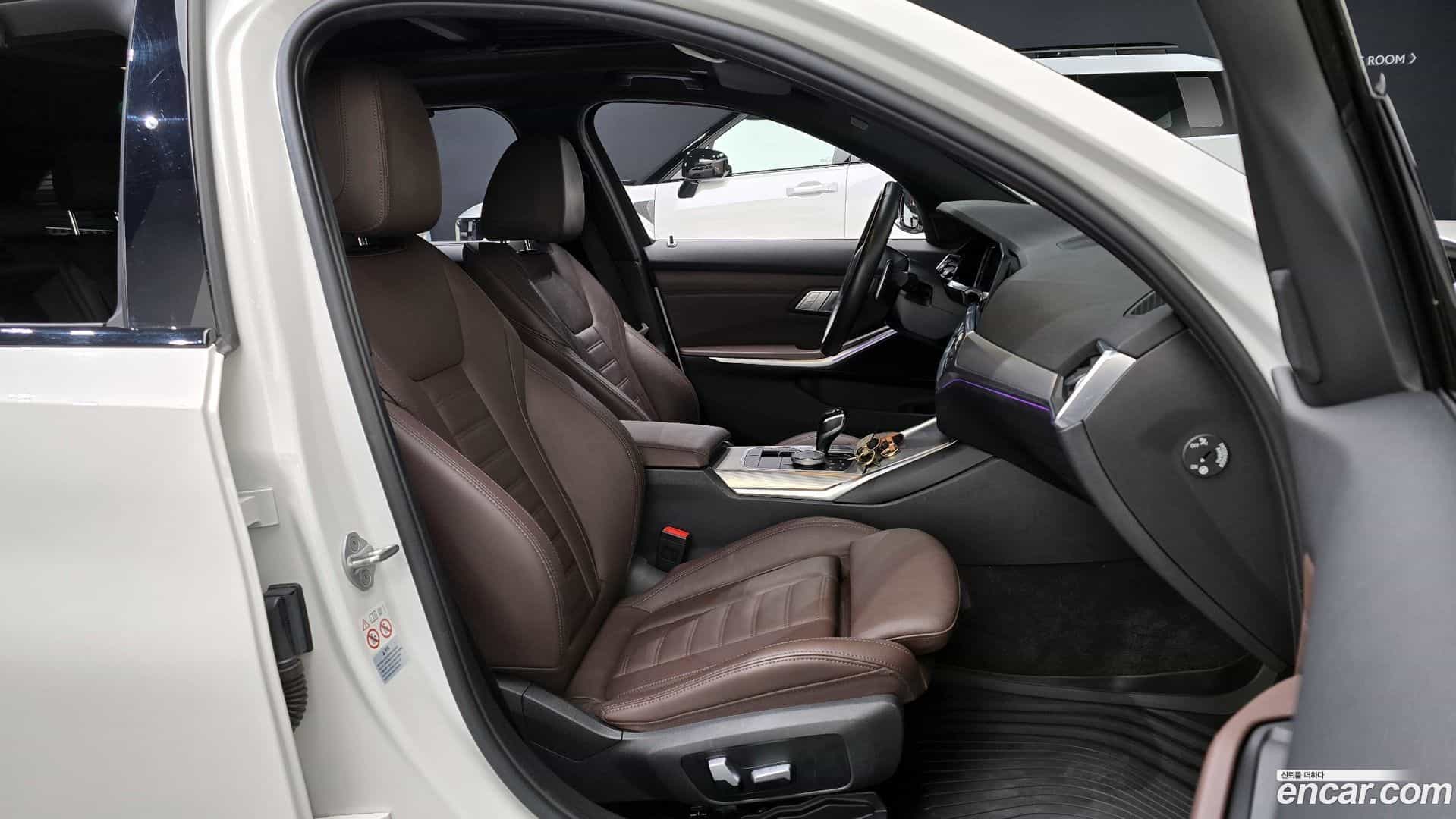 3-Series BMW 2022.3-INNER-010