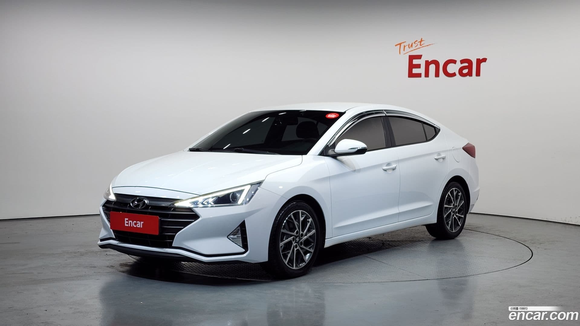 Main__Slider__Photo:AVANTE Hyundai 2019.3-0