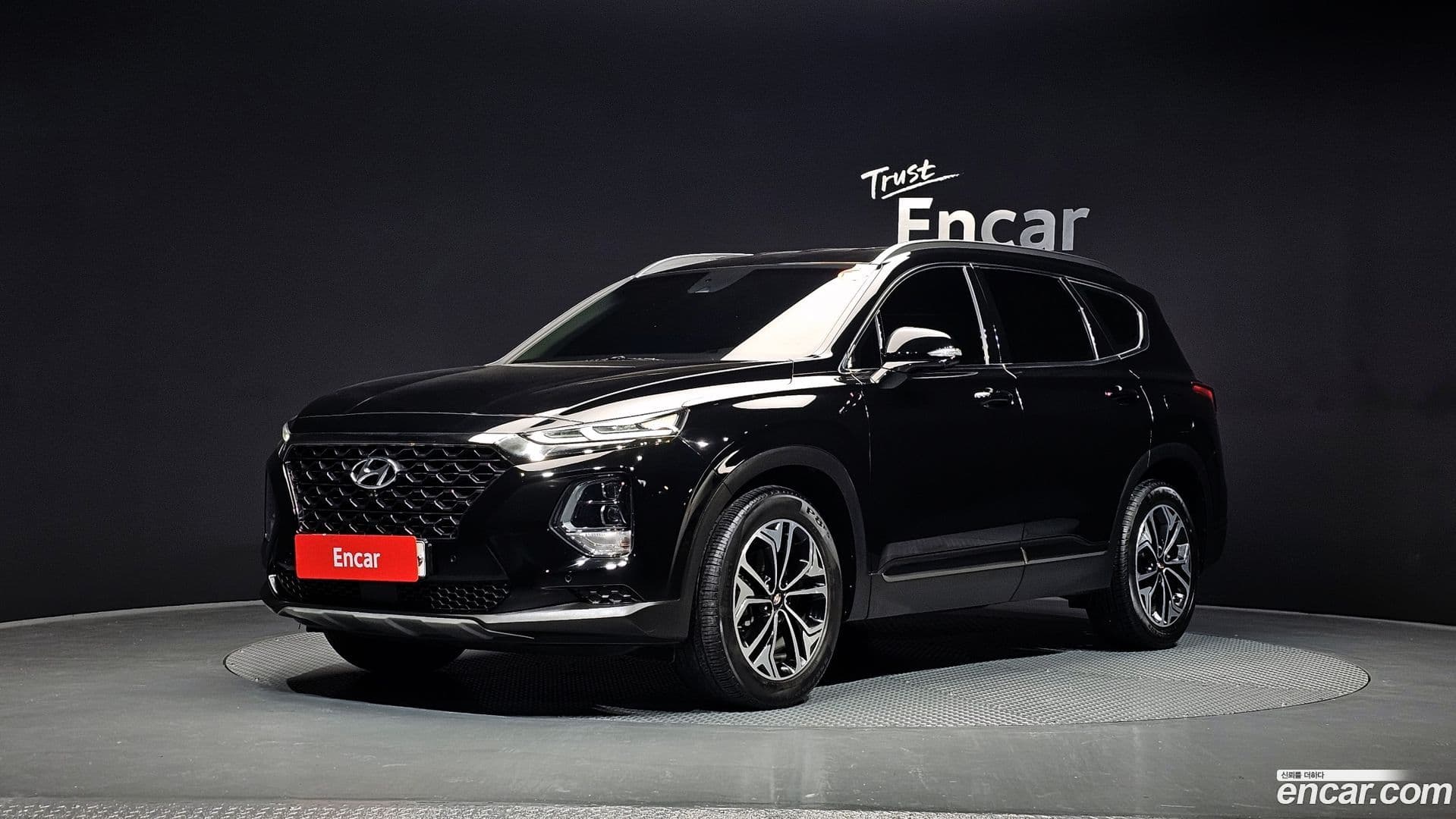 Main__Slider__Photo:Santafe Hyundai 2018.3-0