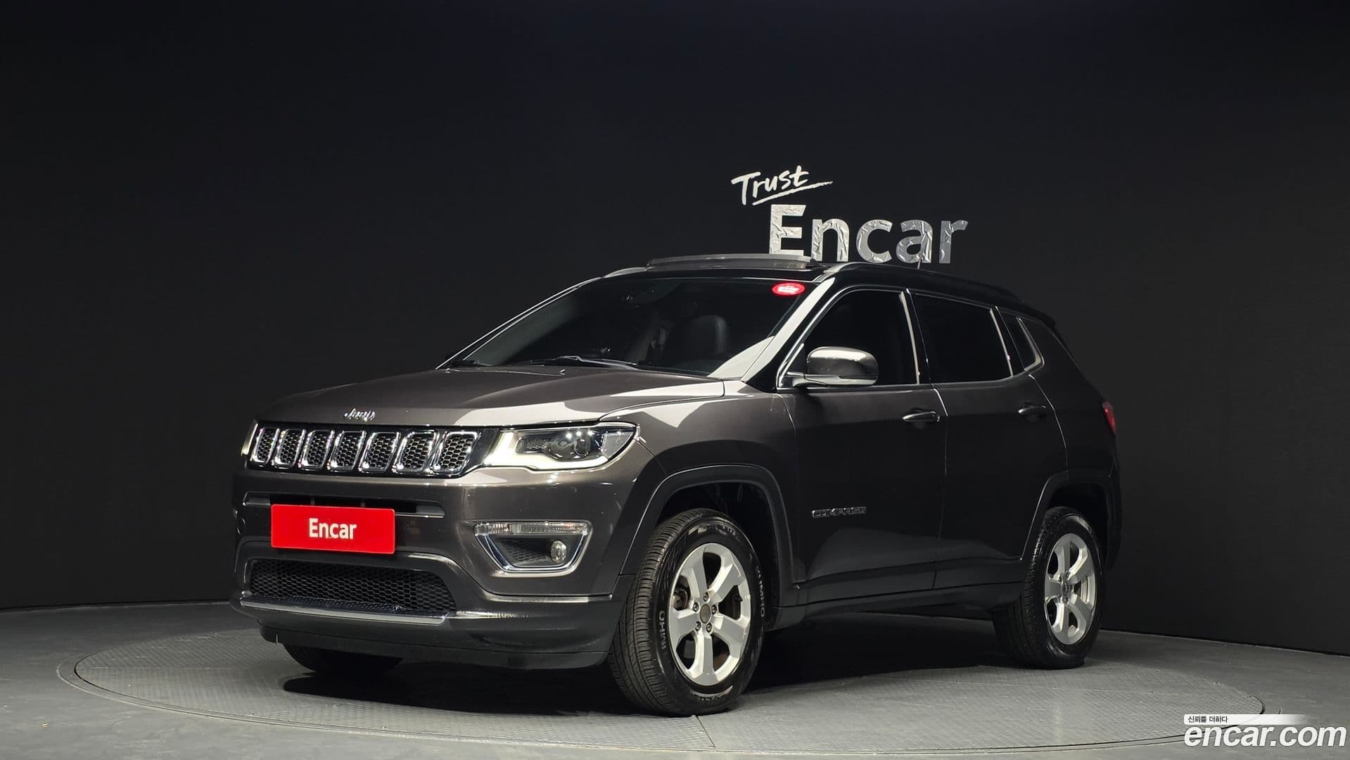 Main__Slider__Photo:Compass Jeep 2019.2-0
