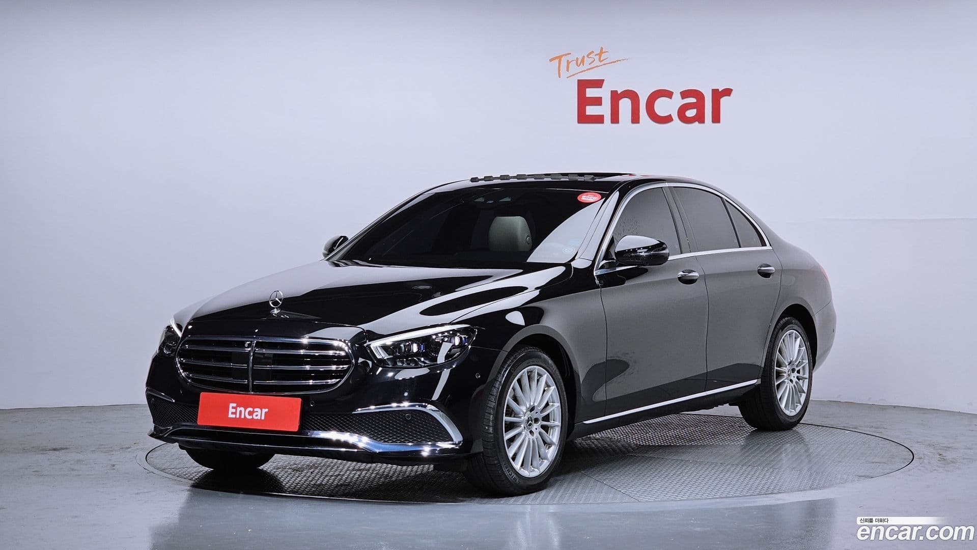 Main__Slider__Photo:E-Class Mercedes-Benz 2022.3-0