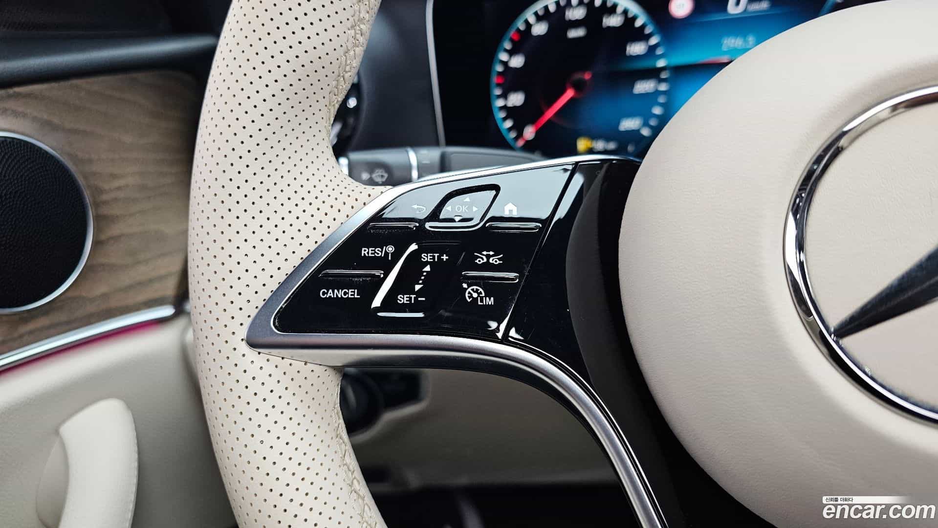 E-Class Mercedes-Benz 2022.3-OPTION-020