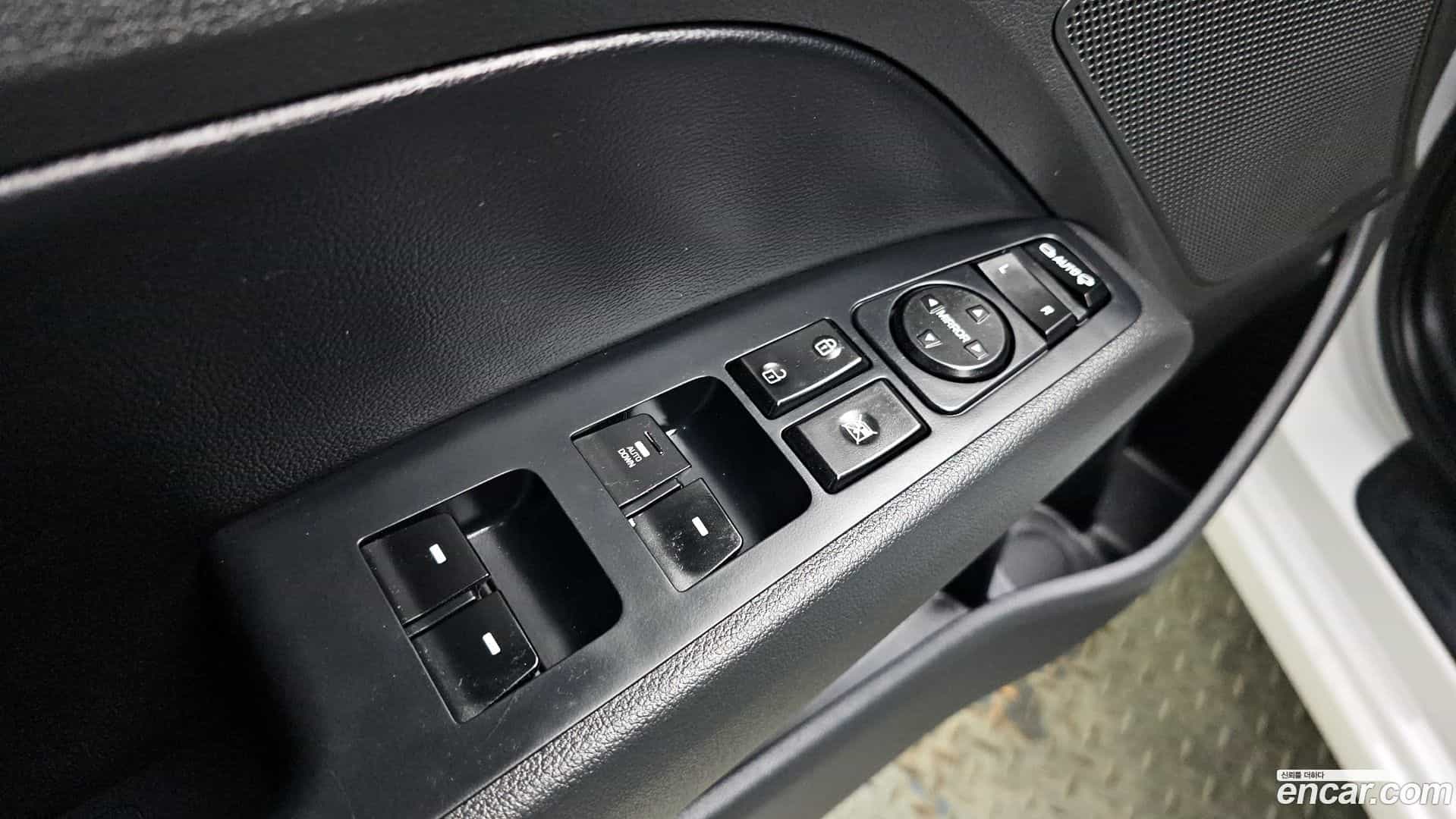 AVANTE Hyundai 2017.10-OPTION-017