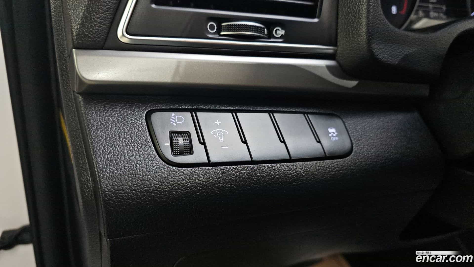 AVANTE Hyundai 2017.10-OPTION-018