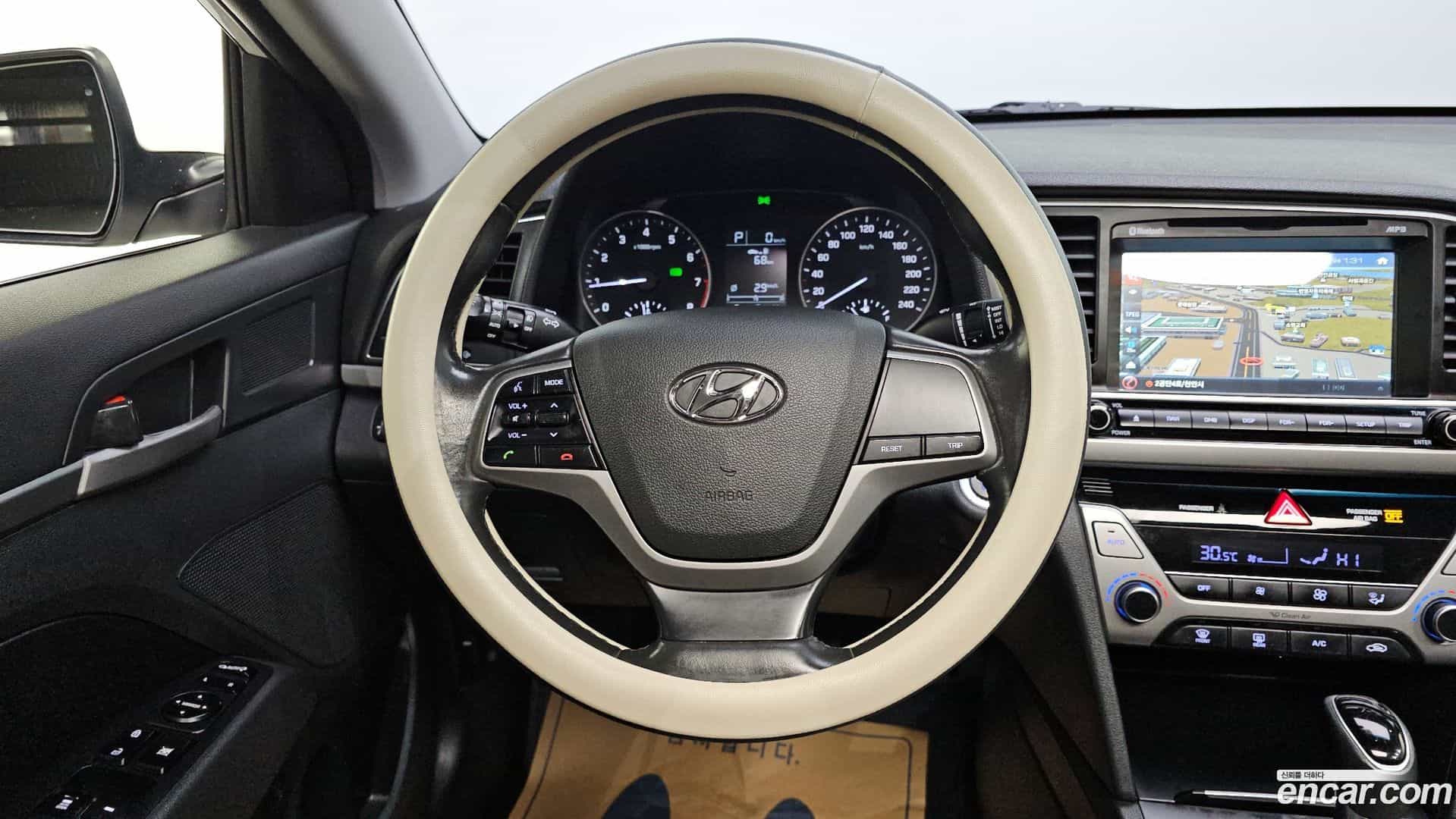 AVANTE Hyundai 2017.10-OPTION-019