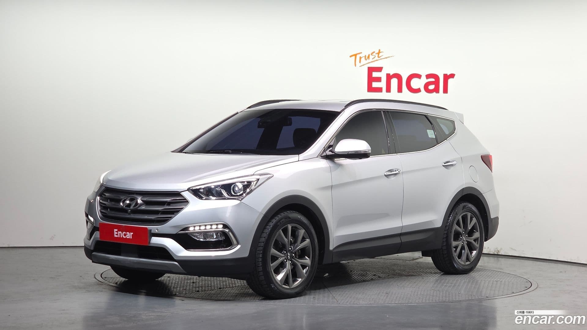 Main__Slider__Photo:Santafe Hyundai 2017.3-0
