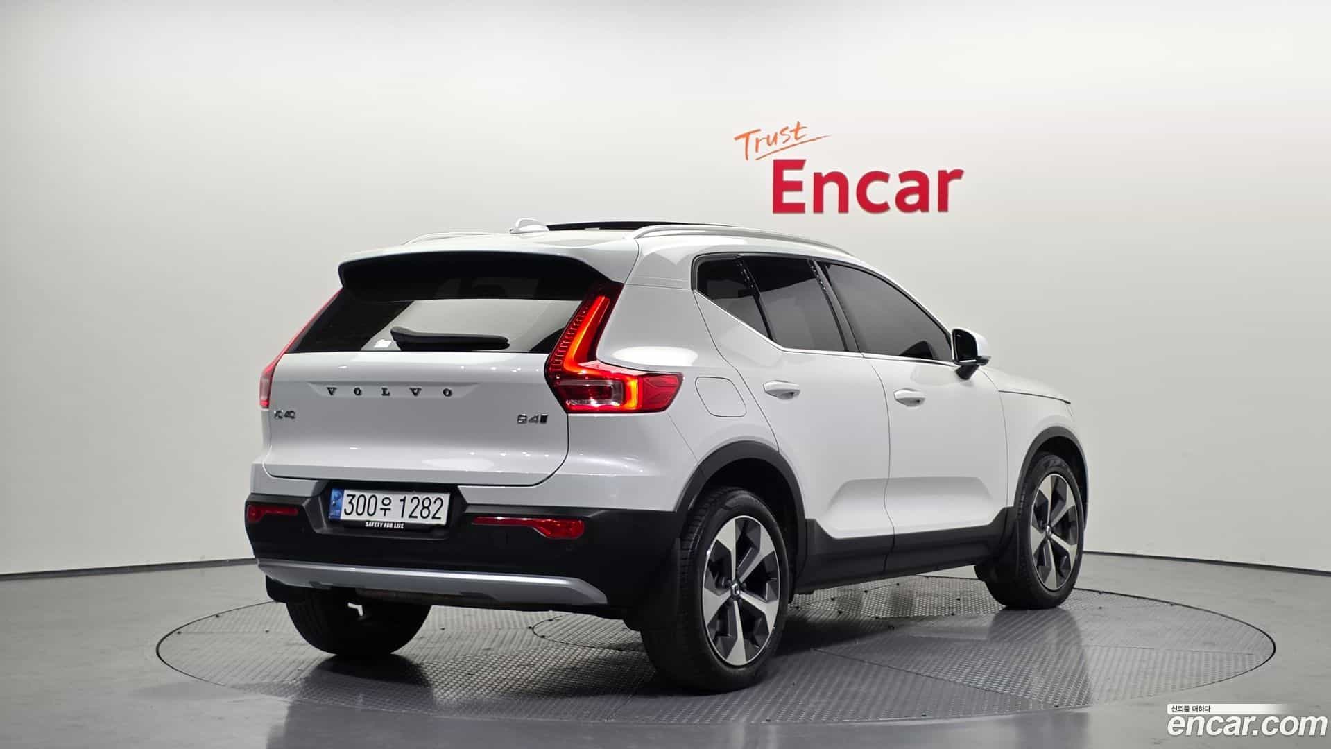 XC40 Volvo 2022.8-OUTER-002
