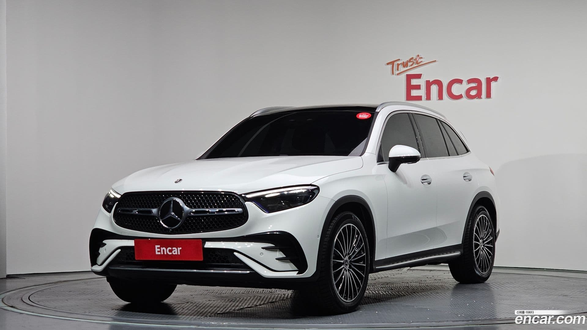 Main__Slider__Photo:GLC-Class Mercedes-Benz 2025.7-0