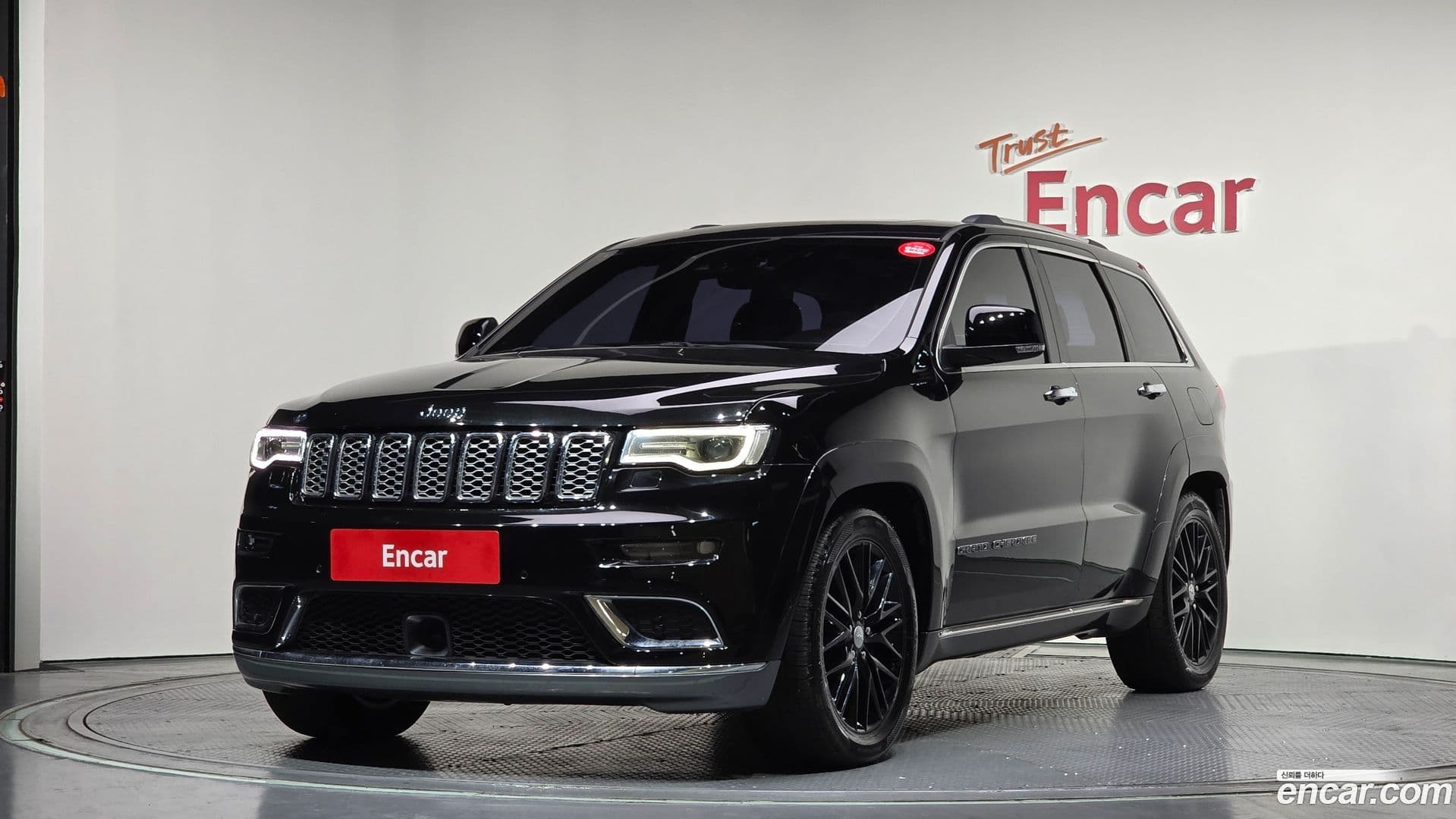 Main__Slider__Photo:Cherokee Jeep 2017.8-0
