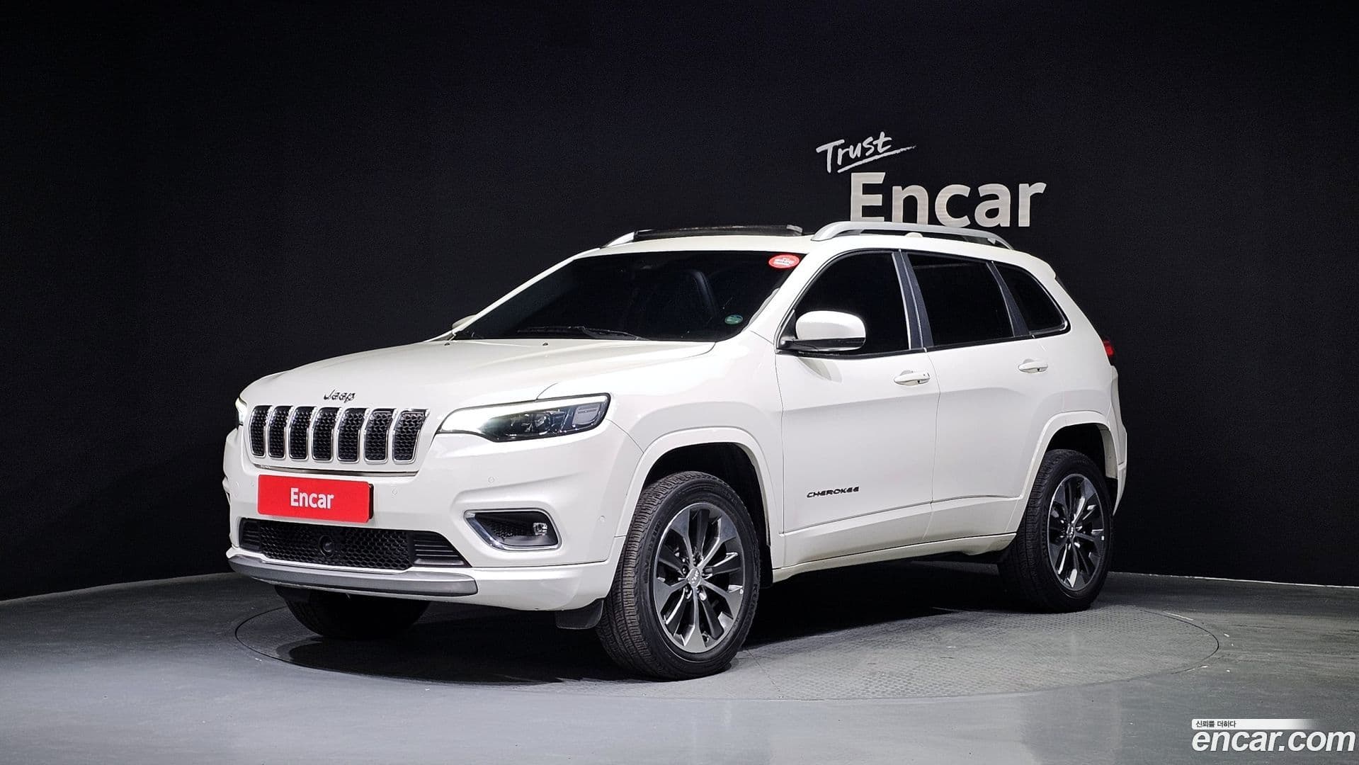 Main__Slider__Photo:Cherokee Jeep 2019.5-0