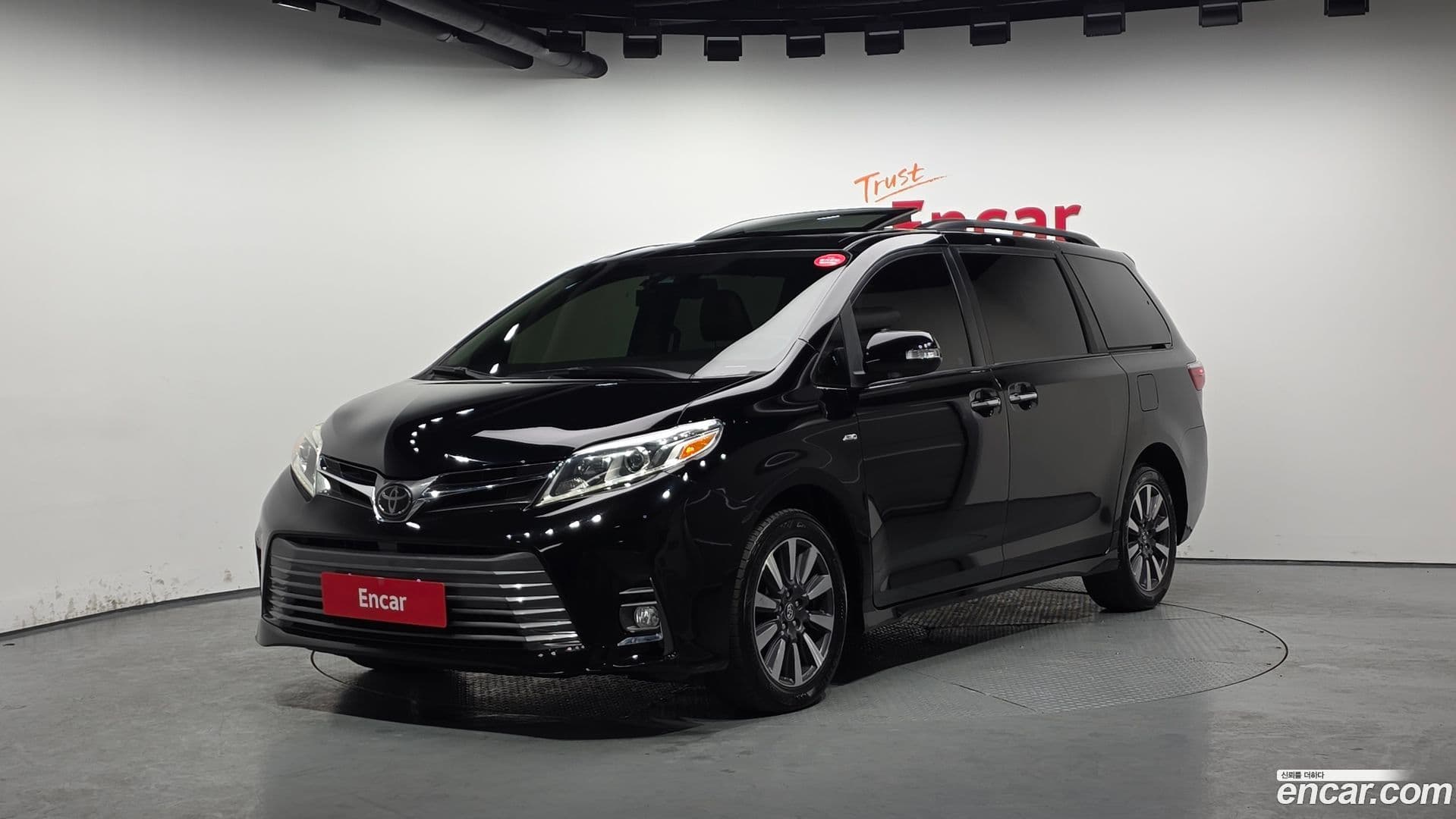 Main__Slider__Photo:Sienna Toyota 2019.10-0